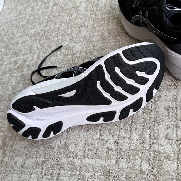 ASICS Gel-Kayano 30 Black and White Men's Running Shoes - Picture 10 of 13